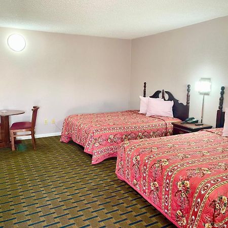 Bradbury Inn Big Spring Bagian luar foto
