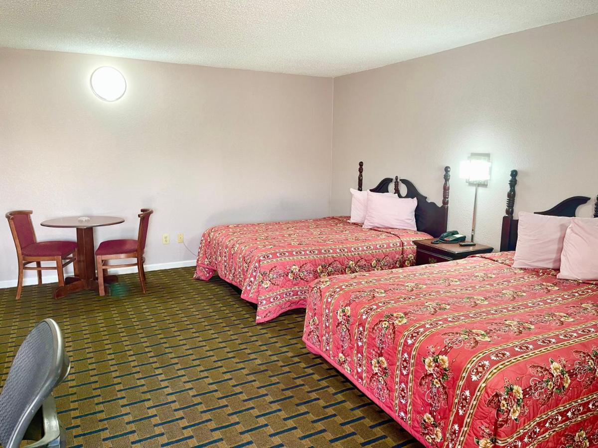 Bradbury Inn Big Spring Bagian luar foto