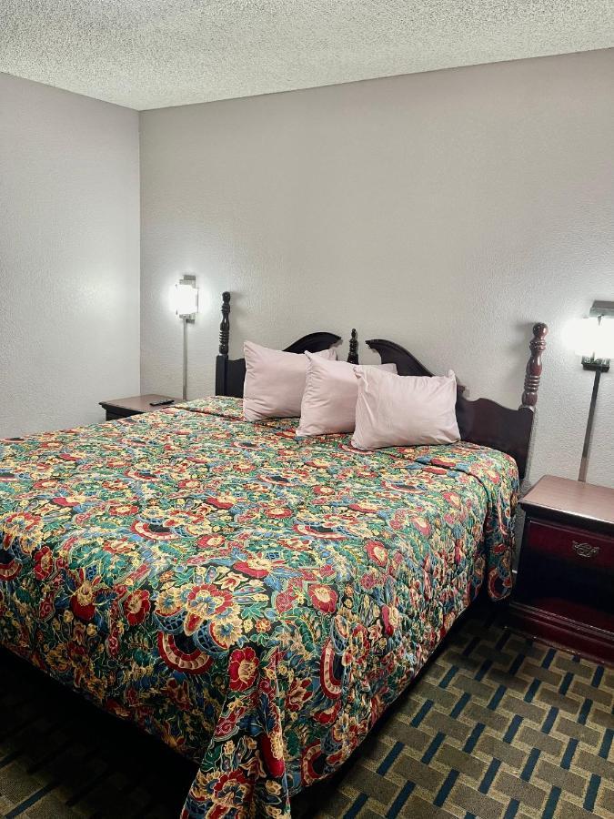 Bradbury Inn Big Spring Bagian luar foto