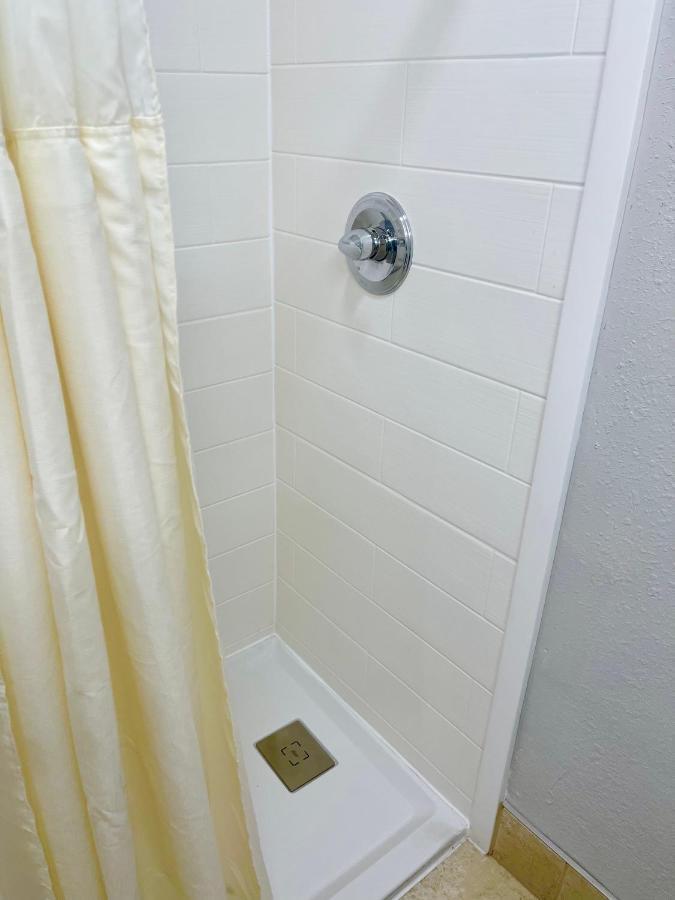 Bradbury Inn Big Spring Bagian luar foto