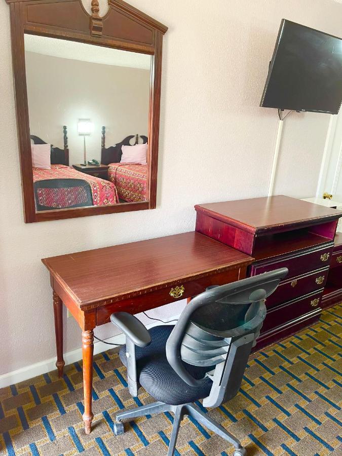 Bradbury Inn Big Spring Bagian luar foto
