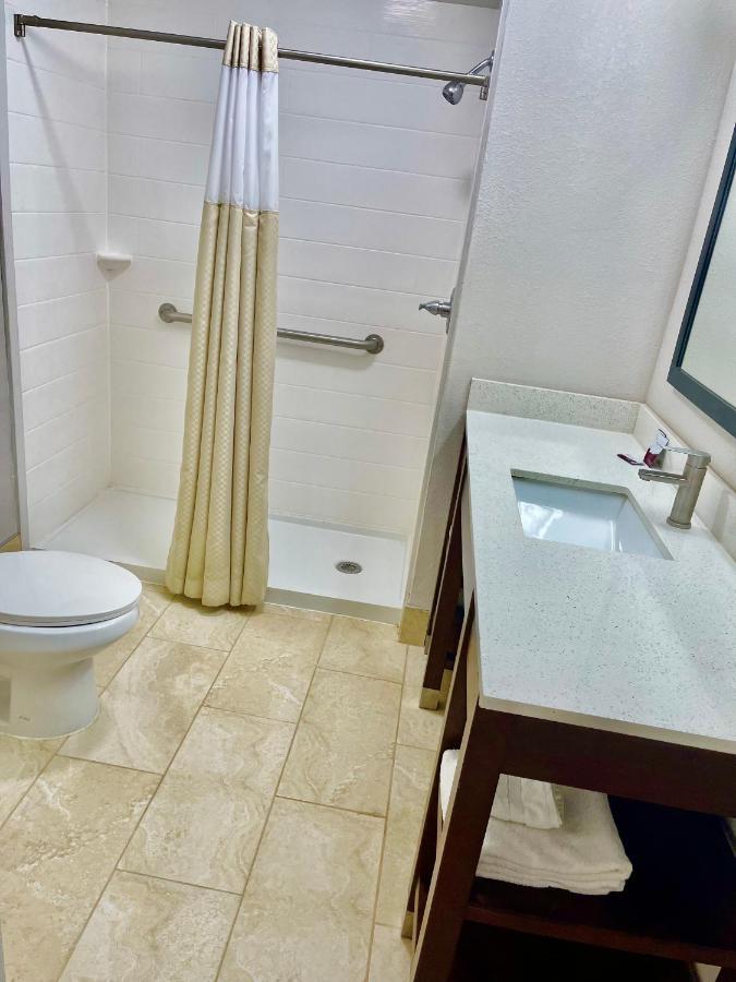 Bradbury Inn Big Spring Bagian luar foto
